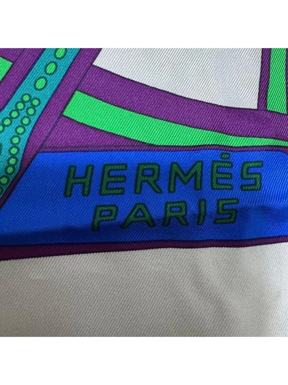 Hermes Carre 90 Balade en Berline Roulis on a Carriage Scarf